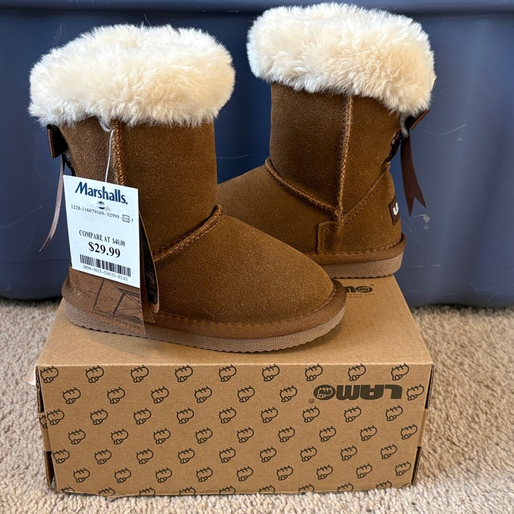 Lamo Kids 9c Brown Suede Boots with Cream Fur Trim
